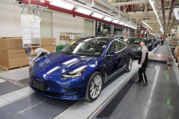 特斯拉上海超級工廠迎中國領導視察，馬斯克盛贊“上海速度”助力新能源汽車銷售